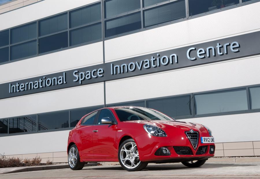  Alfa Romeo Giulietta 2012 года  (UK) (фото 30 из 56)